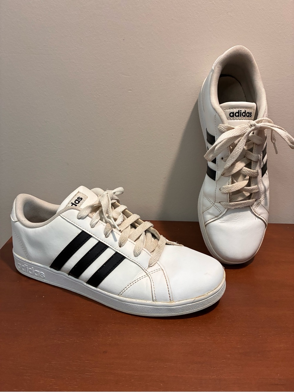 Adidas Baseline AW4299 Shoes Sneakers White w/ Black Stripes Men’s Size 6.5